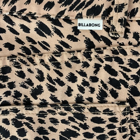 𝅺Billabong NWT Skirt, Size 28, Denim Tan & Black Animal Print. - Picture 3 of 8